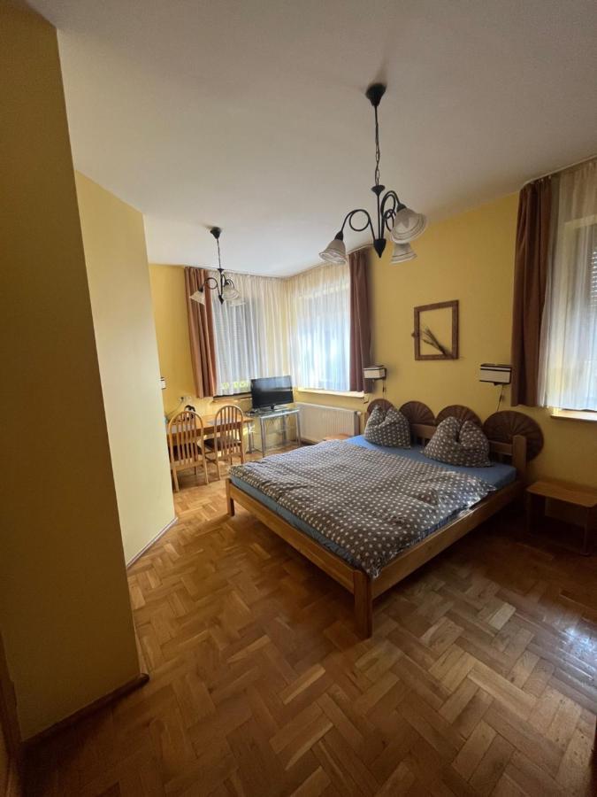 Villa Centrum With Access Kitchen (Adults Only) Zielona Góra Eksteriør billede